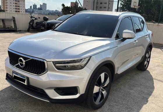 VOLVO XC40 2.0 T5 GASOLINA MOMENTUM AWD GEARTRONIC